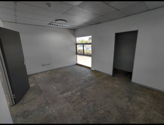 3,355M² OFFICE TO LET IN HALFWAY GARDENS